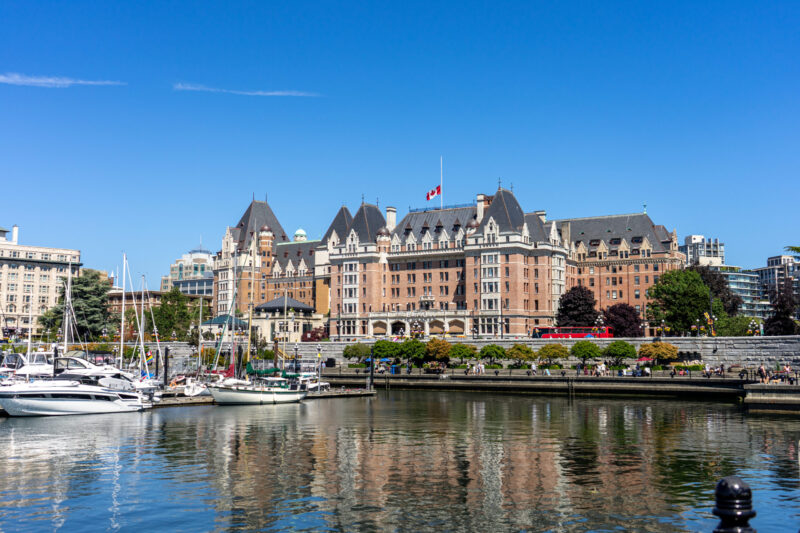 https://discovervancouvertours.com/wp-content/uploads/2022/06/©Lisanne_Smeele_Victoria_SightSeeing-12-scaled-e1657677826120.jpg