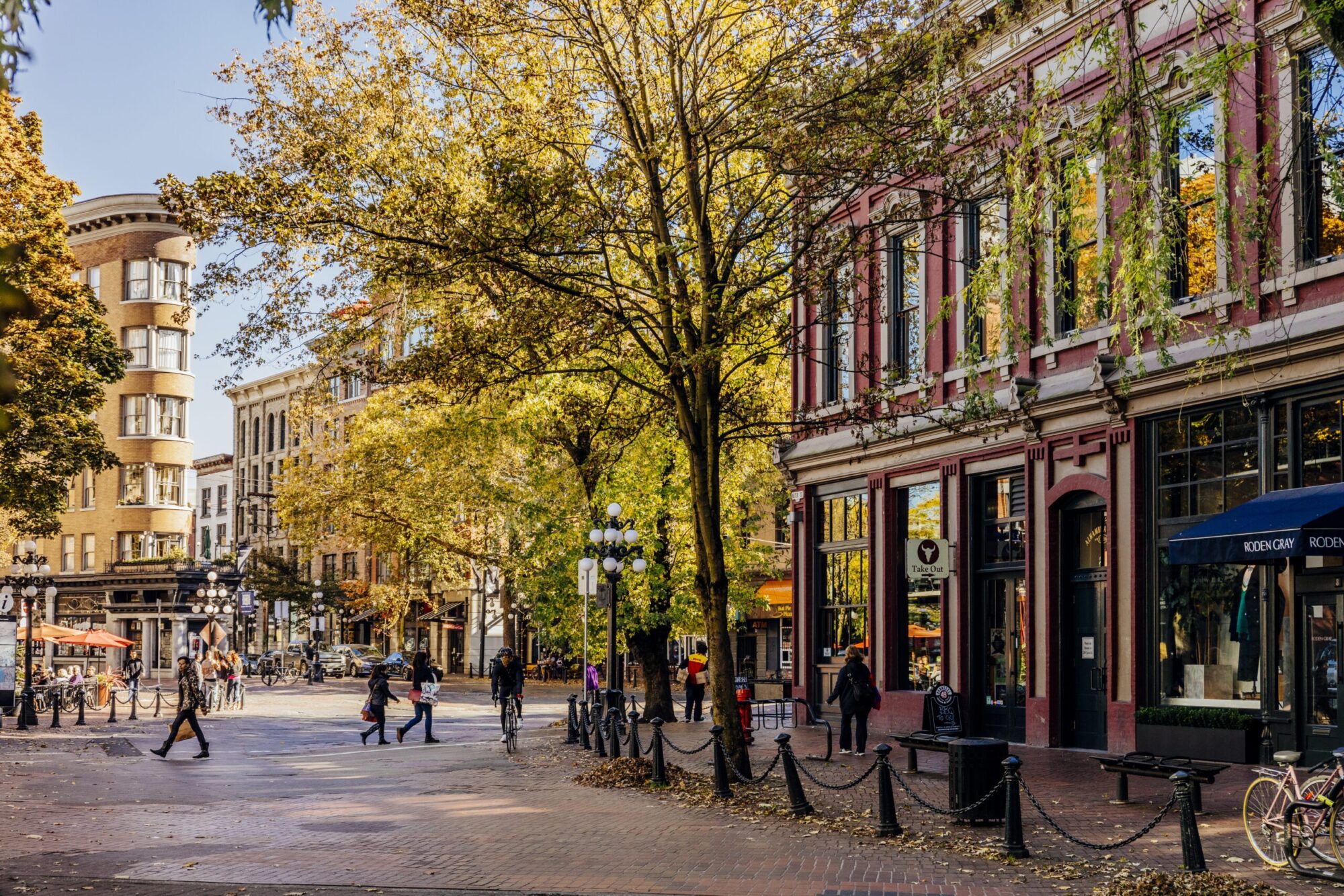 https://discovervancouvertours.com/wp-content/uploads/2022/07/Gastown_DestinationVancouver_NelsonMouellic-scaled-e1657738223803.jpg