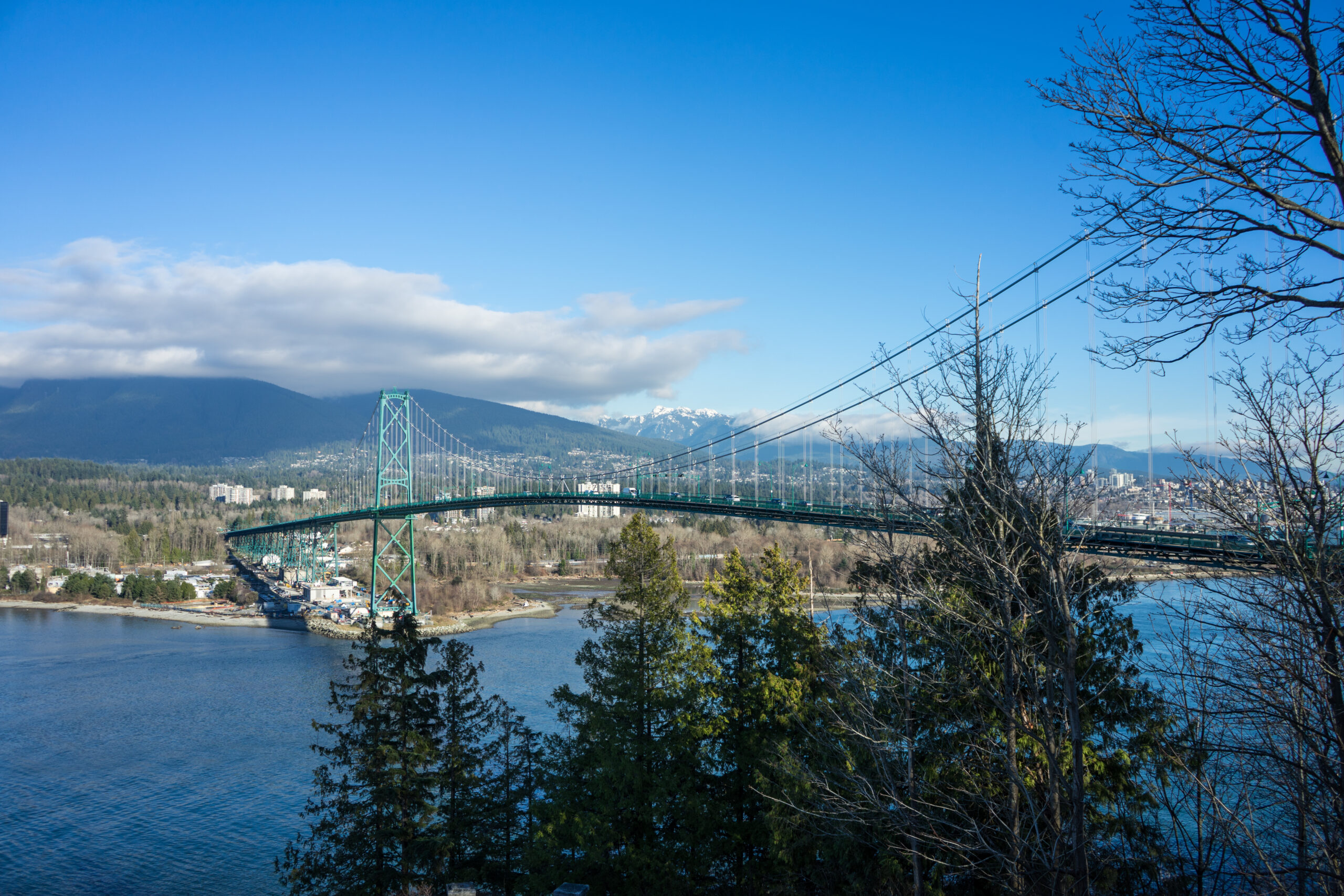 https://discovervancouvertours.com/wp-content/uploads/2022/12/©LisanneSmeele_Vancouver_LionsGateBridge-3-scaled.jpg