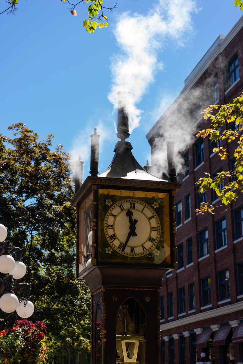 https://discovervancouvertours.com/wp-content/uploads/2024/10/©DCT-LisanneSmeele-Gastown-Steamclock-Vancouver.jpg