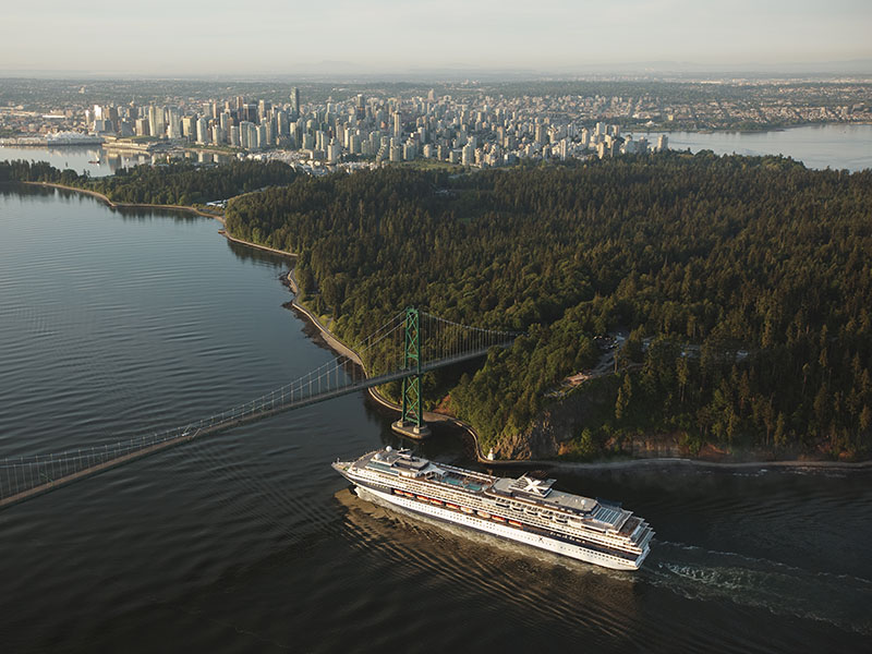 https://discovervancouvertours.com/wp-content/uploads/2025/07/©SKY-Helicopters-Carousel-4-800x600-72.jpg